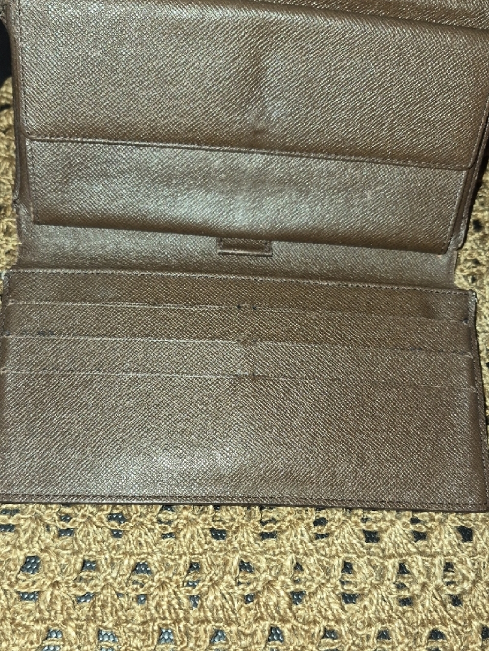 Authentic LV Damier Wallet - Picture 4 of 10